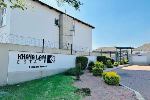 Priced to sell at R935,000, this well-maintained townhouse in Khayalami Estate, Tasbet Park, offers an excellent blend of comfort and ...