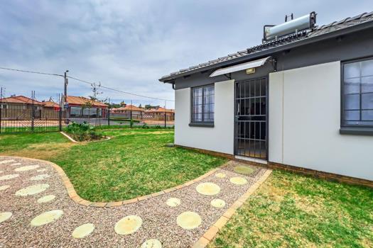 2 Bedroom House for sale in Mamelodi Sun Valley