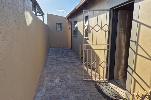 Property for sale in Riverside View offering 2 bedrooms with built in cupboards. 

Separate bathroom with a bath , basin and toilet. ...