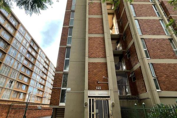 Get this huge 123sqm duplex unit in Sunnyside with 2 original bedrooms and 2 extra partitioned rooms, open kitchen and bathroom ...