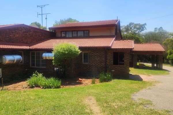 Welcome to this perfectly located smallholding situated in Glen Austin. This property ...