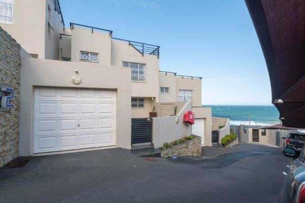 Kairos Estates presents you this lovely 3bedroom home.Boasting breath taking seaviews. 
This house has 3 floors

1st floor
Lounge. ...