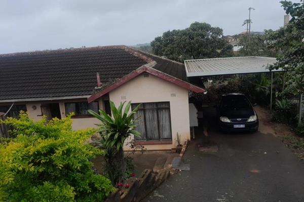 Lovely spacious property in Tongaat, 3 bedroom 2 bathroom Tall window ,, garden , shed  ...