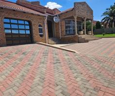 House for sale in Die Heuwel Ext 4