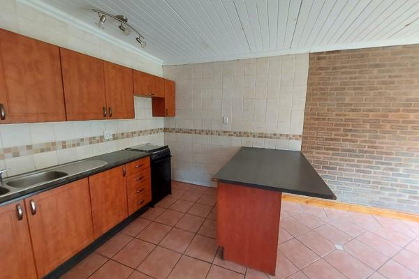 Garden flat with 1 bedroom, 1 en-suite bathroom, and open-plan kitchen &amp; lounge. ...