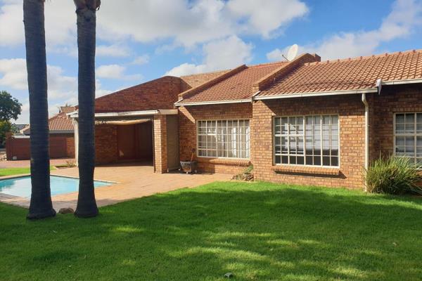 Feast your eyes on a lovely family home ideal for the outdoor family lifestyle. Hosting 3 bedrooms with BICS, Large lounge and dining ...