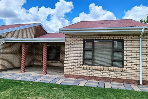 A charming family home is available for sale in the picturesque town of Barkly East, Eastern Cape. This unique property offers a blend ...