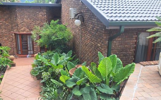 4 Bedroom House for sale in Garsfontein