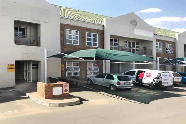 135 SQM Office For Sale in Hughes/Boksburg at R950,000.00
This exceptional 135 sqm ...