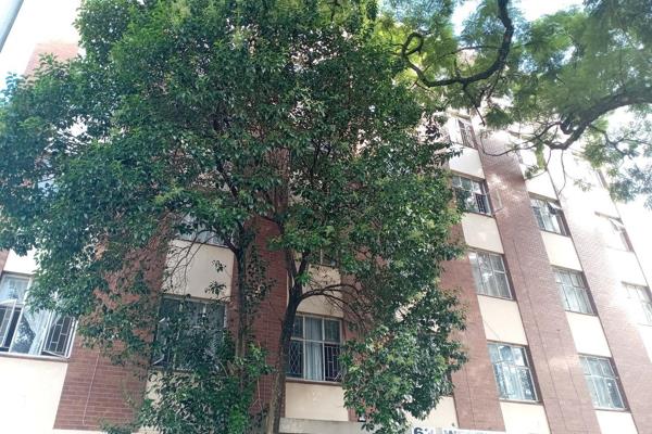 Find yourself this flat for sale in Pietermaritzburg CBD, which offers 1 bedroom, a lounge/dining area and a bathroom.
This is a good ...