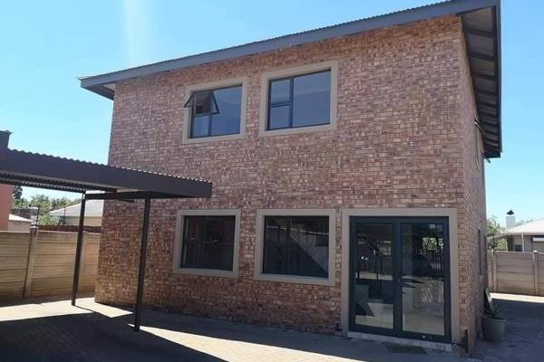 Office space situated close to North cape Mall and Lenmed Hospital  and Sol Plaatje University. Consist of the following:

Upstairs 2 x ...