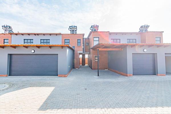 3 Bedroom Upmarket Newly Build Houses For Sale in Sinoville, Pretoria North

Don&#39;t miss the opportunity to secure a modern duplex ...