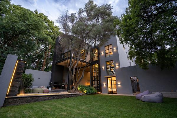 Ultra-modern and prestigious mansion For Sale in the very sought after Waterkloof ...