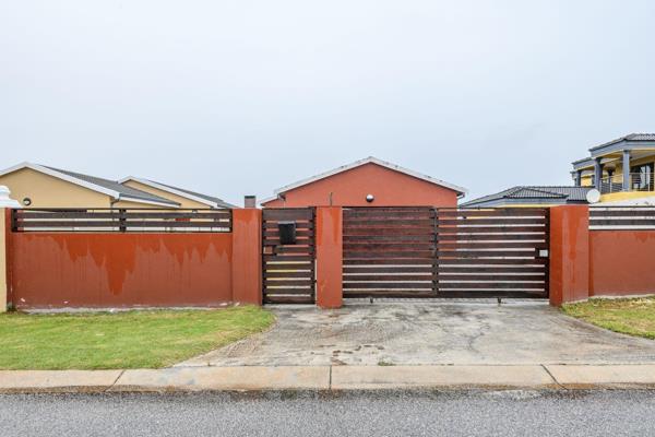 The property offers: 
2 Bathrooms
Kitchen 
Lounge
Double garage on remote

Pets allowed 
Utilities will be for tenants&#39; account