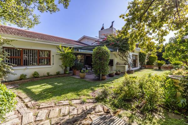 This delightful home is ideally situated in the desirable, leafy suburb of Mostertsdrift, just moments away from all essential ...