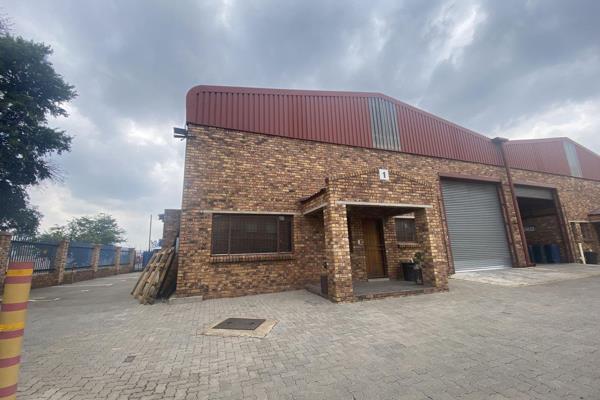 This A-grade warehouse, located within a secure industrial park in Boksburg, offers ...