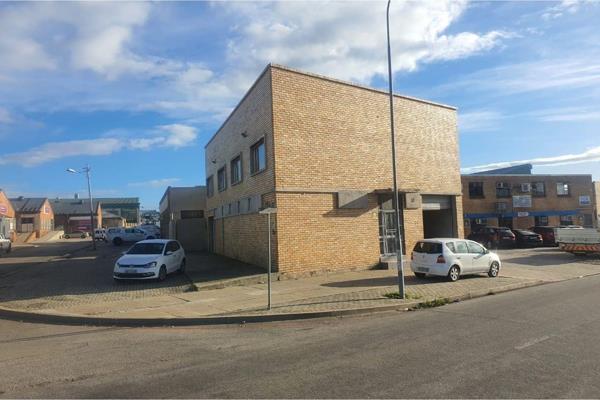 300M2 WAREHOUSE / SECURE / PRIME AREA / SIDWELL
A robust 300m2 industrial warehouse ...