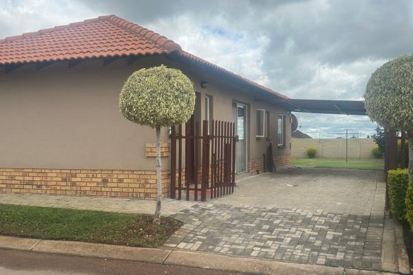 Neat as a pin family home in Waterkloof Hills, this property offers a big garden, carports for the vehicles and a newly painted home. ...