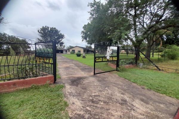 This could be your perfect opportunity!

This 2.6-hectare smallholding offers:

Main House: 3 bedrooms, 1 bathroom, dining room ...