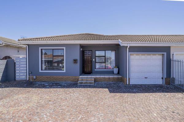 (Exclusive Sole Mandate)
This cozy home welcomes you with a spacious lounge, where tile ...