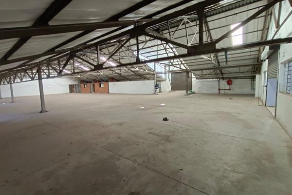 This expansive 1,900m2 industrial property in Selby is perfect for mechanics or panel ...