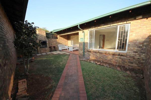 A lovely 2 bedroom rental house in the hoewes, centurion – immediately available!

A well-maintained simplex with a small garden in a ...