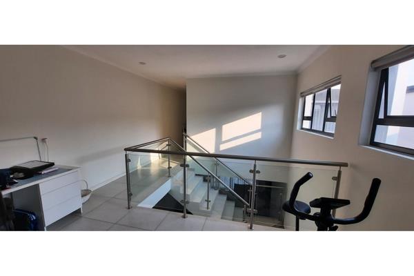 Discover contemporary living at its finest in this stunning duplex available for rent in the sought-after neighborhood of Sunninghill ...