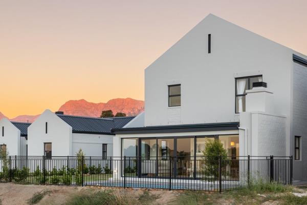 This four-bedroom 248m&#178; home incorporates modern finishes, elegant design and beautiful open-plan living areas. The well-appointed kitchen includes a breakfast bar and a gas oven / hob. The living and dining area creates the ...