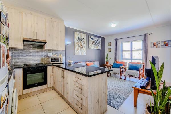 Modern ground floor apartment for sale, situated in a sought after area of Windsor Park Estate, Kraaifontein. 

Sole and Exclusive ...
