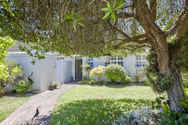 This much-loved home is an exclusive sole mandate. Charming and quaint, with a peaceful atmosphere, it is conveniently situated in this ...