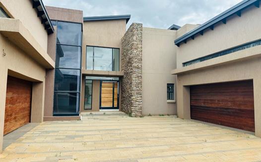 7 Bedroom House for sale in Serengeti Lifestyle Estate