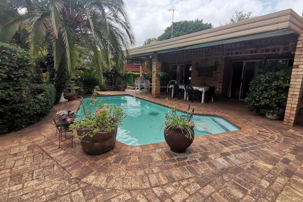 Stunning 4-Bedroom Family Home in Se3 Vanderbijlpark 

Discover your dream family home in the highly desirable Vanderbijlpark SE3 ...