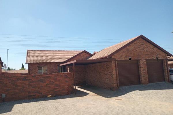 A decent house  in a pleasant  and calm complex is available for you in Noordwyk, Midrand. It has 2 beds, 2 baths ,open kitchen/dining ...