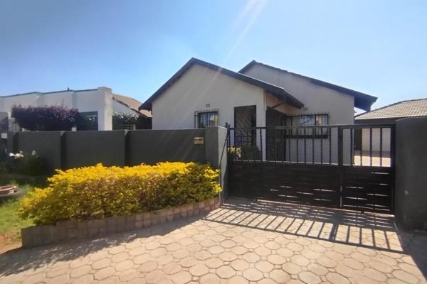 This three bedroom house has a bultin kitchen unit
One bathroom with a bathtub .
The long passage leads you to the bedrooms.
The double ...