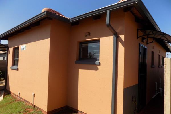 Immaculate 2-bedroom house in Protea Glen.

Experience the ultimate in luxury and ...