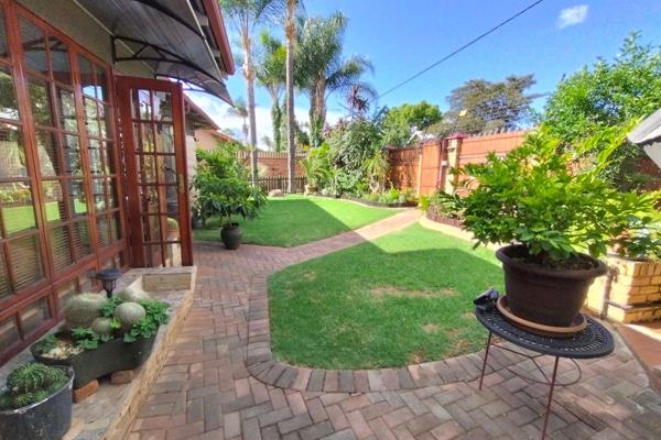 Beautiful family home Incl &quot;flatlet&quot; for Sale in Kloofsig (Lyttelton)

This comfortable home offers plenty of charm and ...