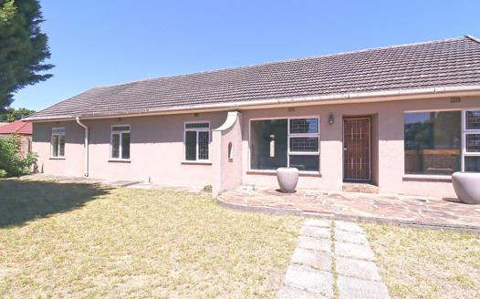 3 Bedroom House for sale in Bothasig