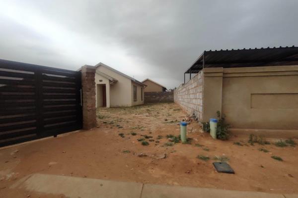 2 bedroom , open plan kitchen and lounge , full bathroom ,big yard walled but no gate