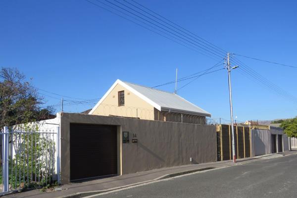 This quaint 1-bedroom cottage is situated within walking distance to the popular Strand Beach. There is also a large Wendy house which ...