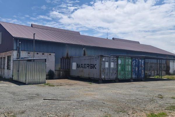 This well-maintained industrial property in Judiths Paarl offers a 600m2 warehouse with ...