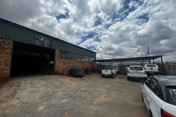 This neat 520m2 factory, available immediately to let in a secure industrial park in the ...