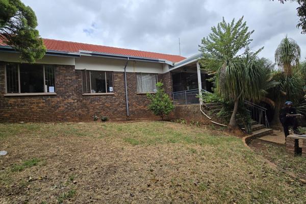 Spacious and incredibly neat family style home in Pierre van Ryneveld ext 2
This 4-bedroom home will be suitable for a family looking ...