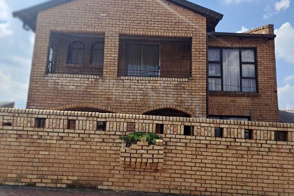 5 Bedroom Double Storey Family Home for Sale,

Price: R890,000 
Property Features:
* 5 Spacious Bedrooms – Ideal for a large family ...