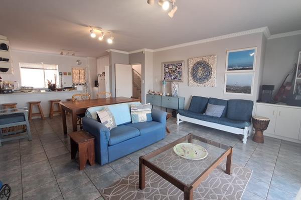 Spacious 2-Bedroom, 2-Bathroom Apartment for Long-Term Rental – Sandbaai

This well-appointed apartment offers breathtaking ocean views ...