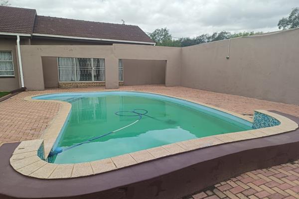 This property consist of:
3 Bedroom
2 Bathrooms
Laundry
Lounge
Open Plan Dinning and Kitchen
Entertainment ...