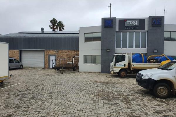 815M2 WAREHOUSE AND OFFICE SPACE  / SECURE /PRIME LOCATION / NEWTON PARK
This ...