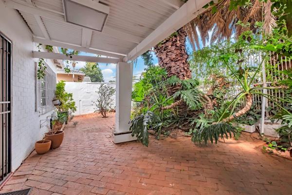 With some modernising and upgrading this property can become a winner!
 
Entrance hall ...