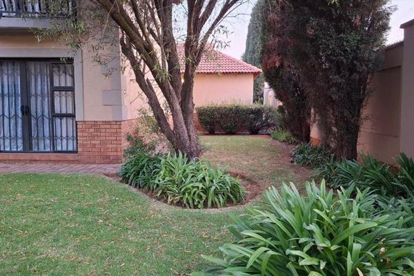 This modern 3-bedroom, 2-bathroom townhouse in Ravenwood, Boksburg, offers a perfect blend of comfort and convenience. Located in a ...