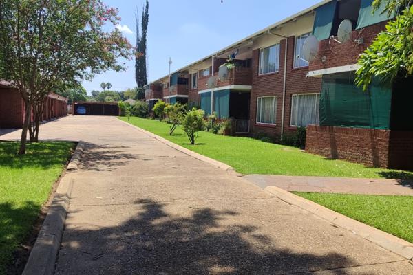 This unit is within walking distance from Jacaranda Centre and Moot Hospital
It is located on the second floor with a private ...