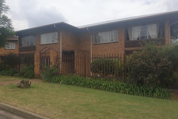 4 X 2 bedrooms, lounge, dining room, bathroom and kitchen.
5 X lock up garages
Three of ...